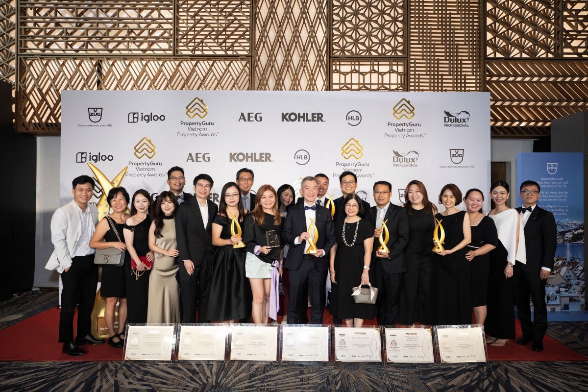 1-group-photo-1792896940.jpg