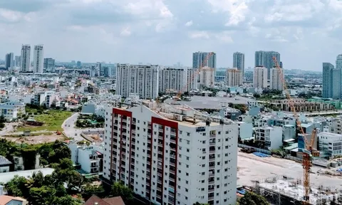 Thị trường căn hộ thứ cấp TP.HCM: "Ngộp" tài chính, chủ nhà hạ giá để "thoát hàng"